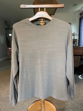 Represent the new breed Men's Long Sleeve, crewneck shirt, 100% premium Cotton